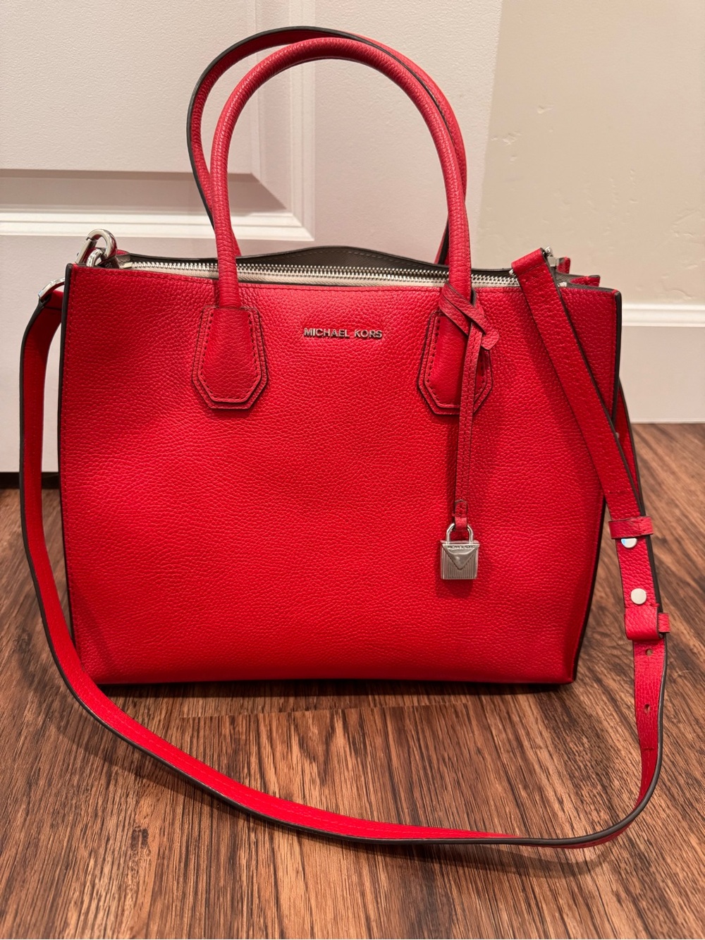 Authentic Michael Kors Mercer Large Messenger Bag- Bright Red